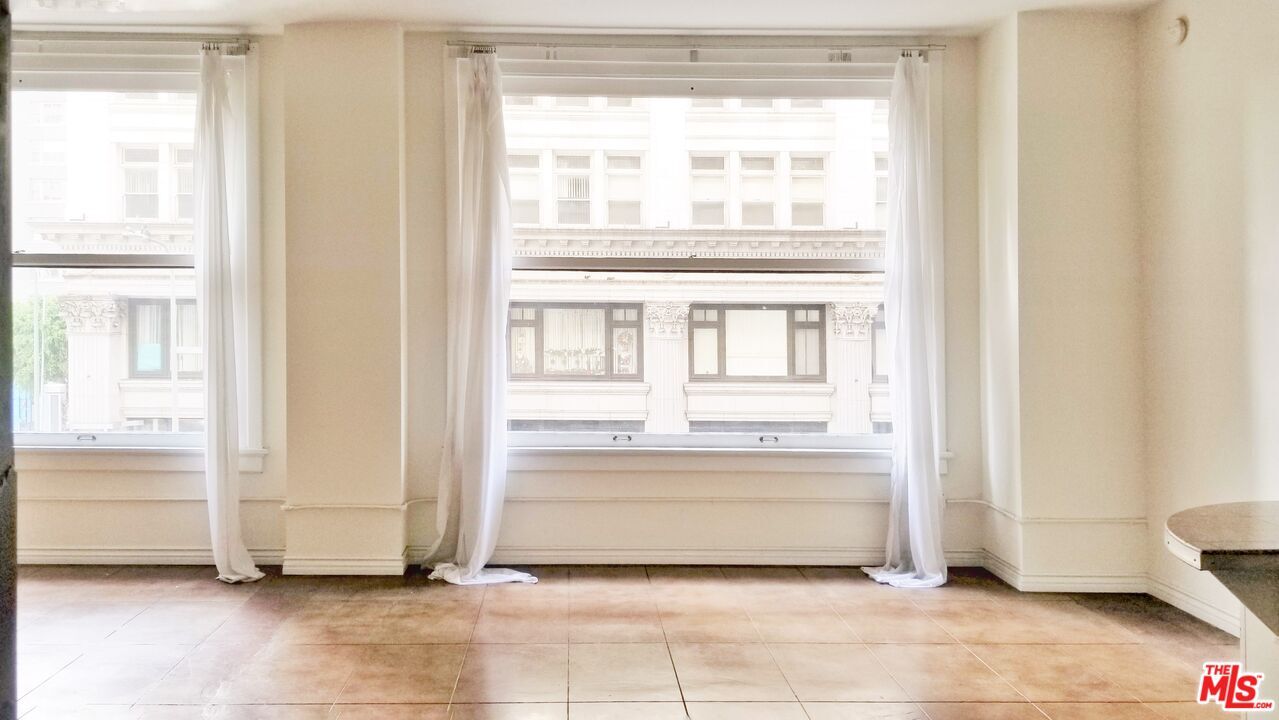 Property Photo:  215 W 7th St  CA 90014 