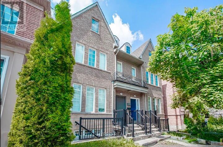Property Photo:  22 Mansur Terrace  ON M3J 3R1 