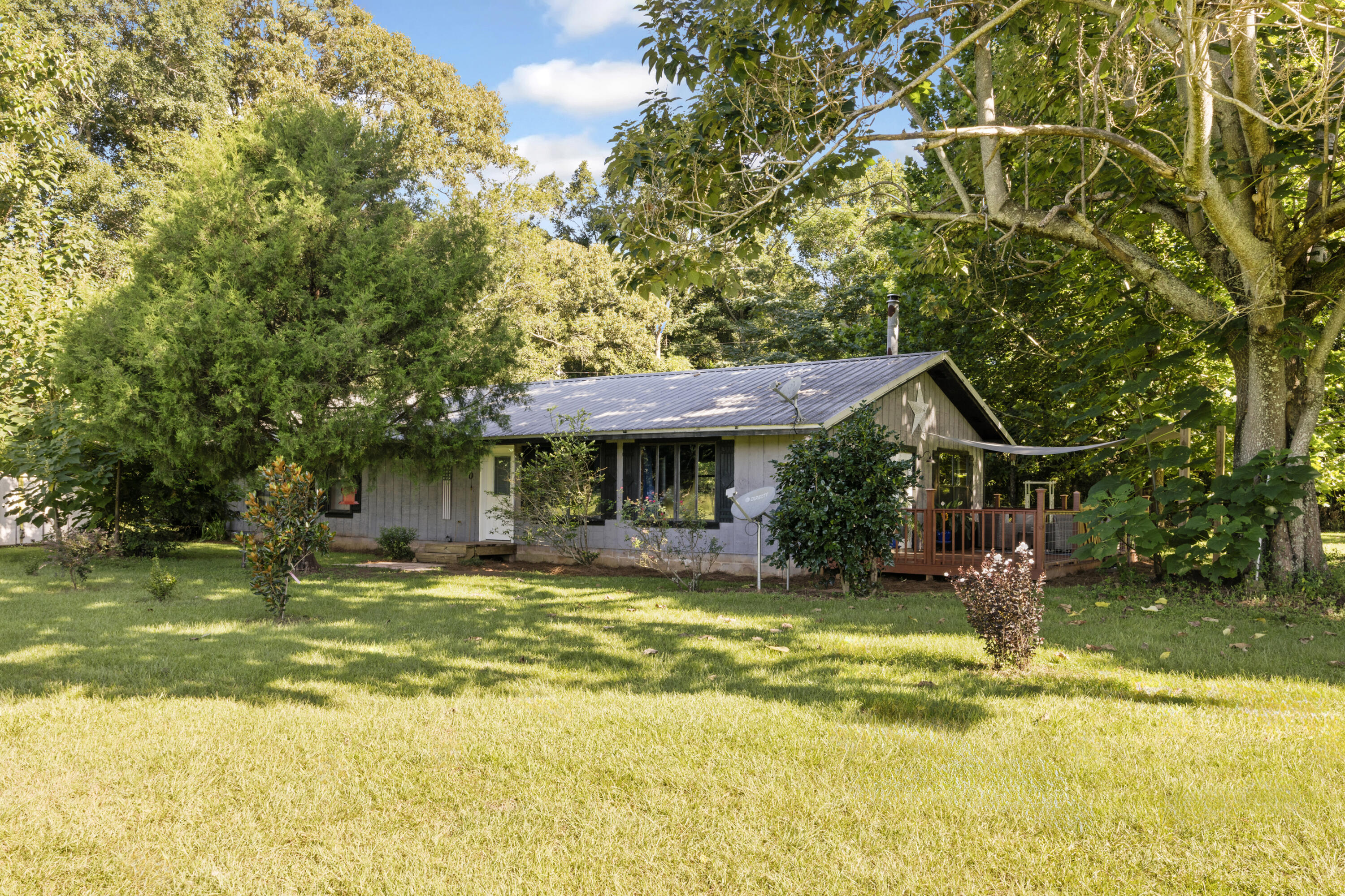 Property Photo: 190 Peaden Bridge Road FL 32531
