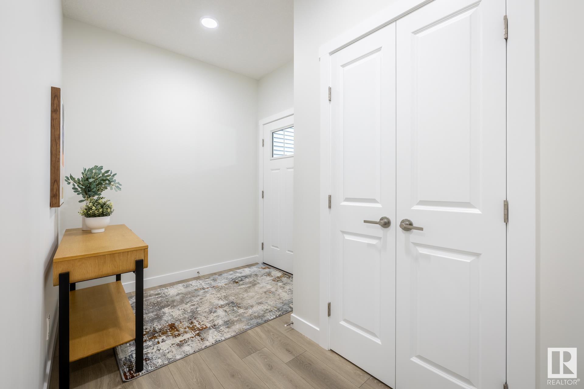 Photo de la propriété: 316 27 Street SW AB T6X 3H9