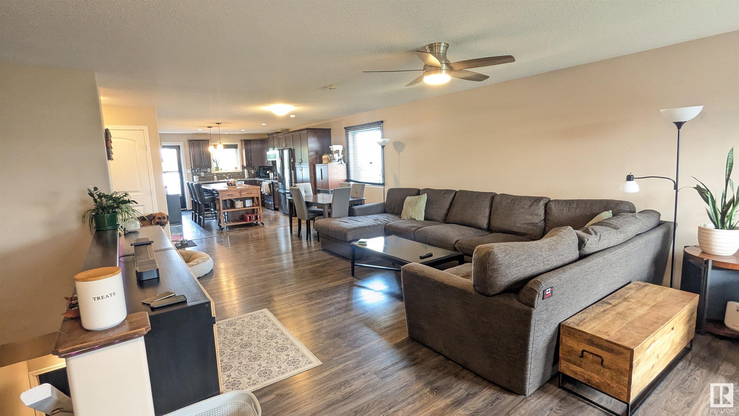 Photo de la propriété: 4522 60 Avenue AB T9C 1V8