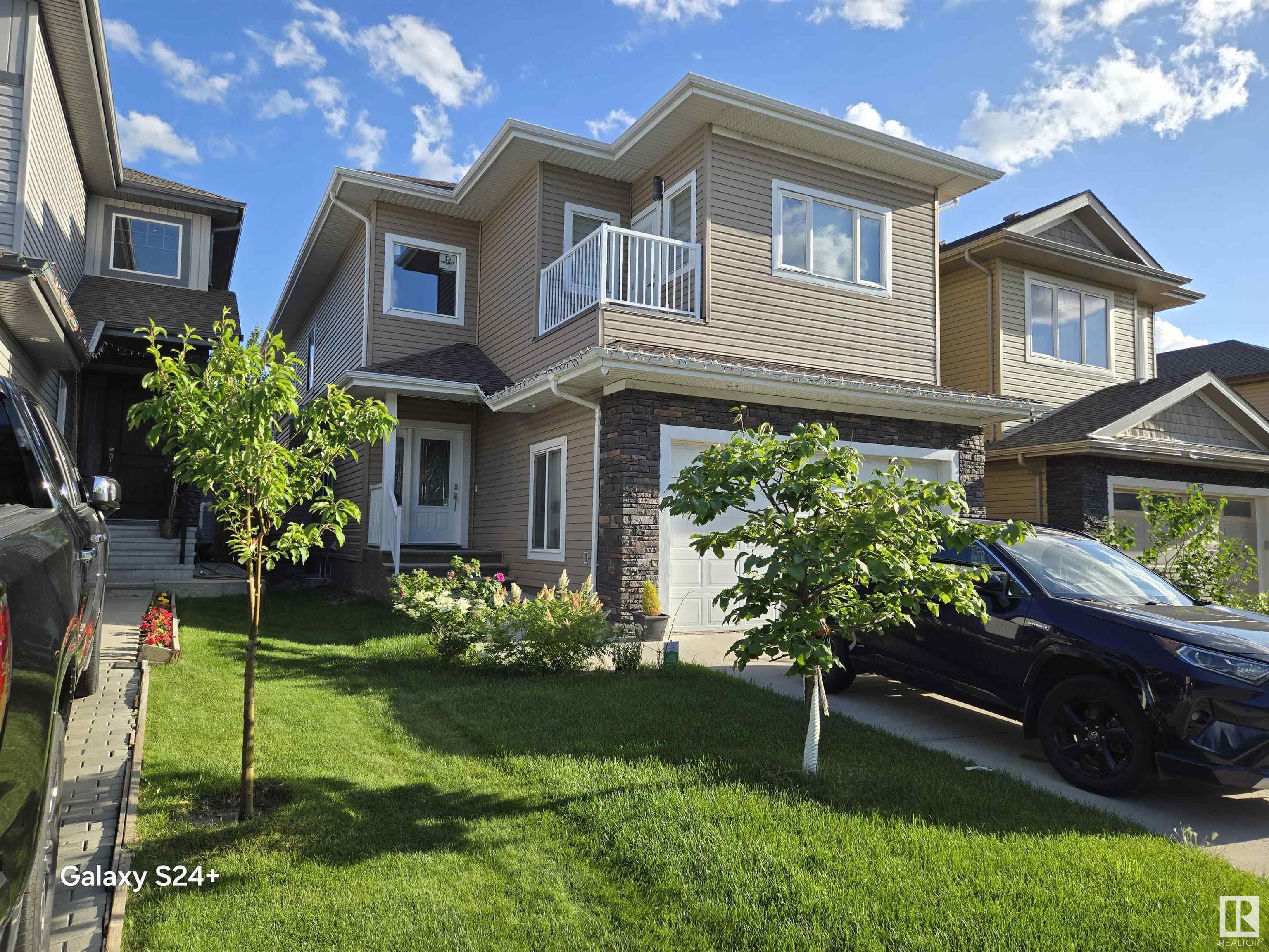 5121 1B Avenue SW  Edmonton AB T6X 0Z7 photo