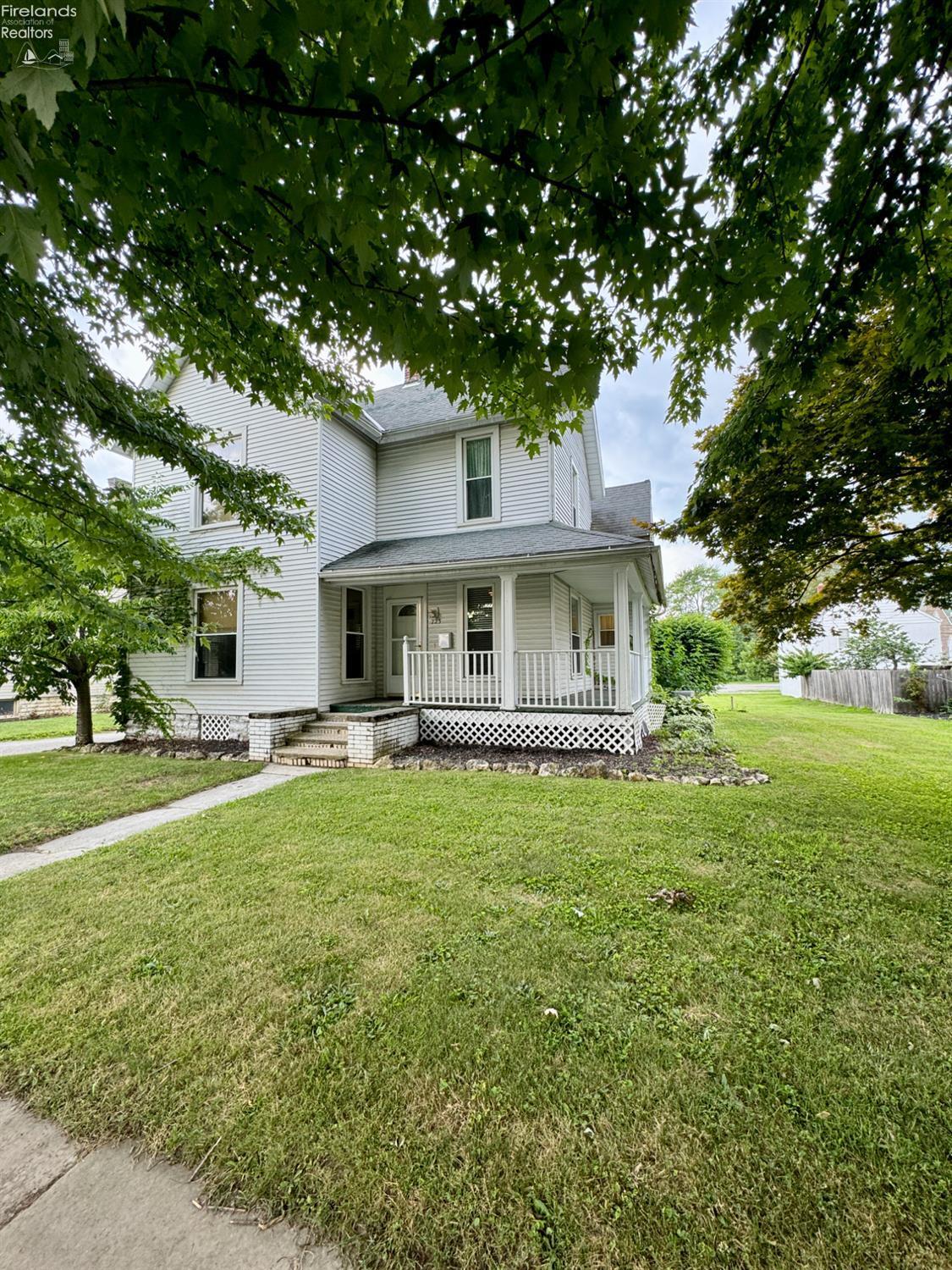 Property Photo: 723 N Union St OH 44830