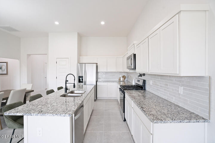 Property Photo: 12816 Fredericksberg Avenue TX 79928