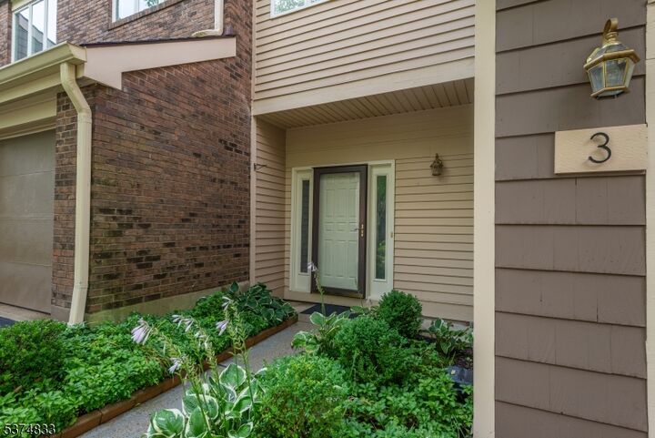 Property Photo:  3 Avery Ct  NJ 07940 