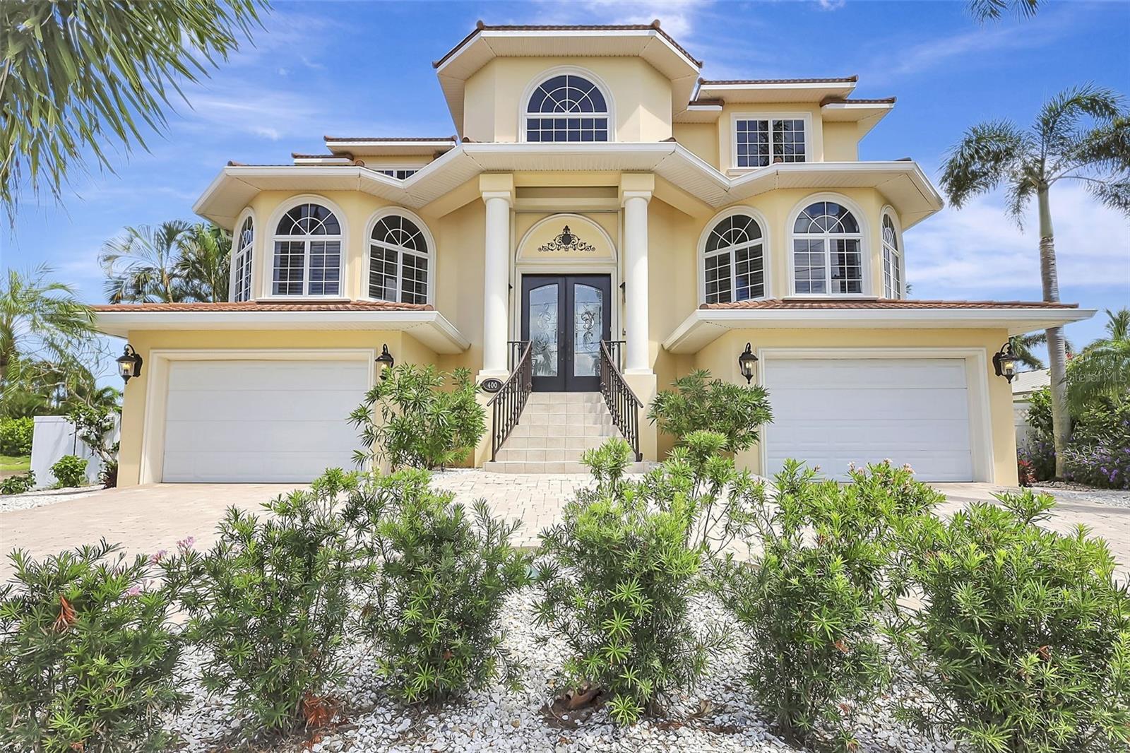 Property Photo: 400 115th Avenue FL 33706