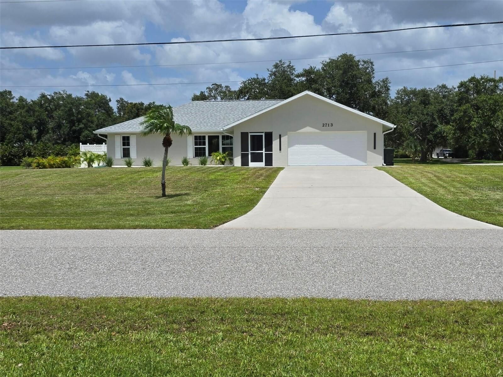 Property Photo:  2713 Hermitage Boulevard  FL 34292 