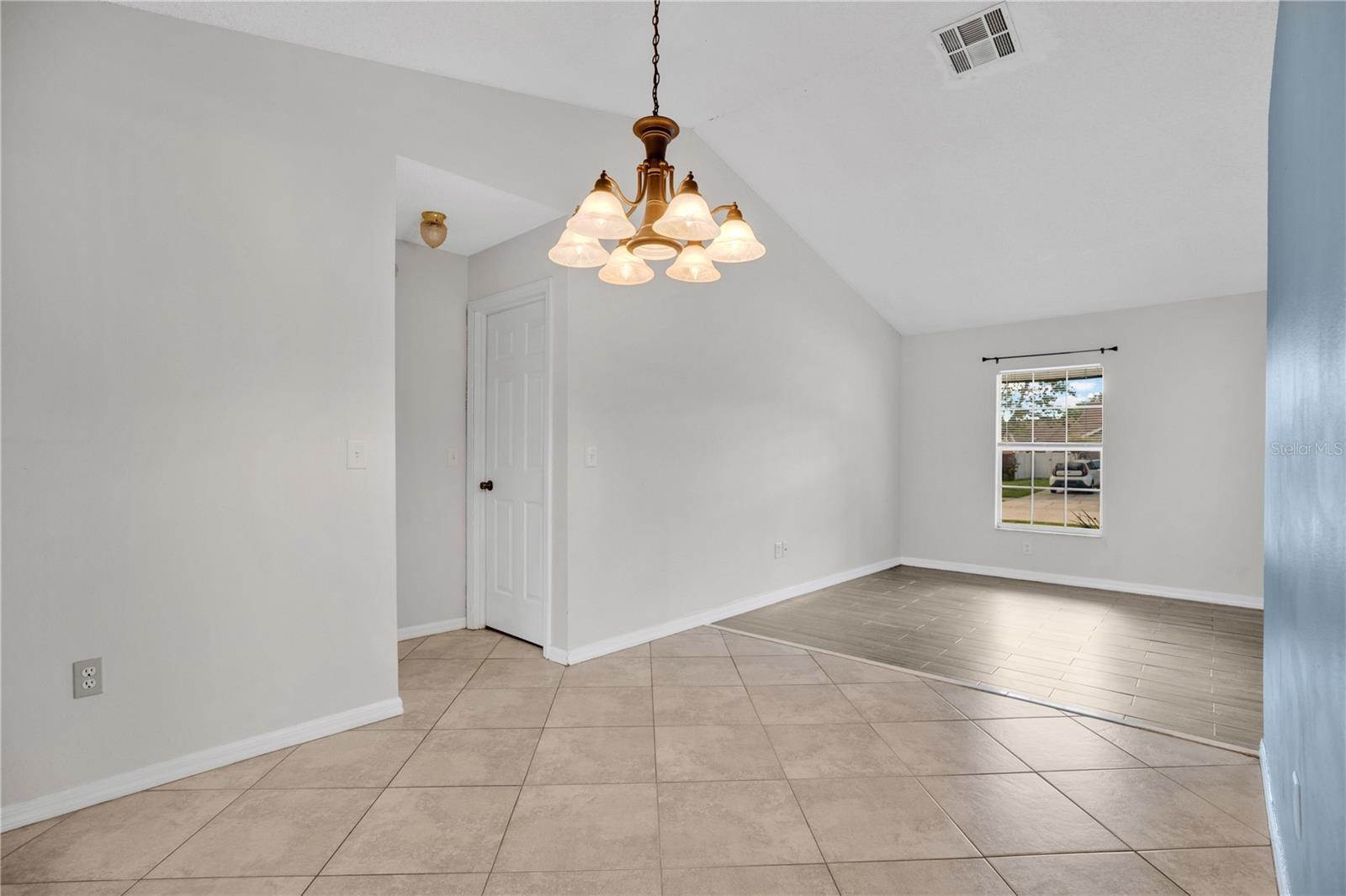 Property Photo: 1002 Stout Court FL 32765