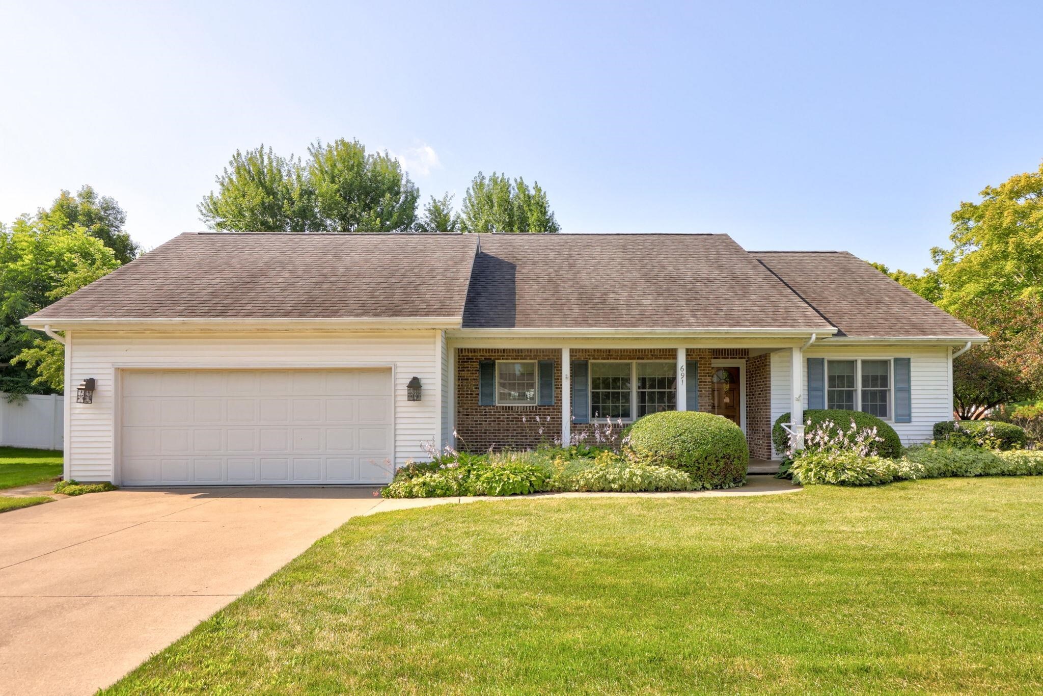 Property Photo:  691 Country Lane  MI 48734 