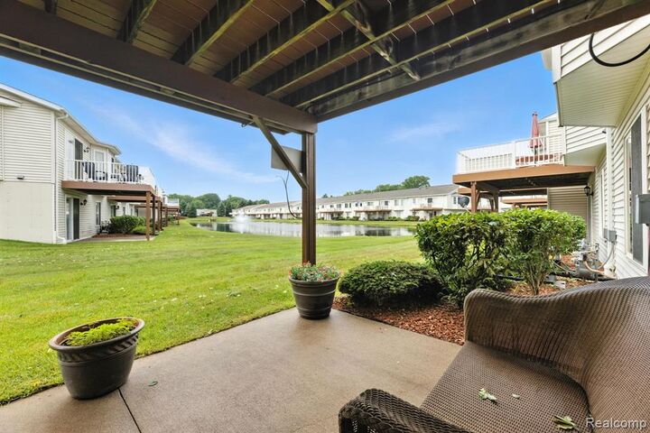 Property Photo:  810 Crystal Lane  MI 48040 1536 