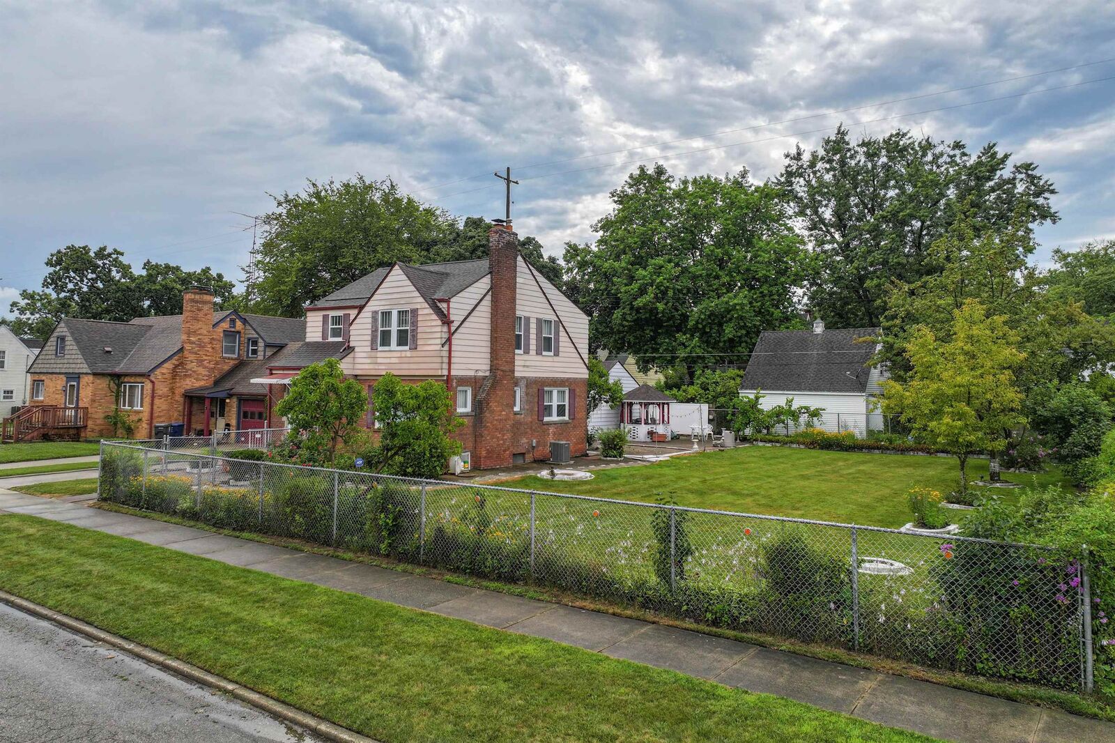 Property Photo:  1018 Lafayette Street  MI 48503 