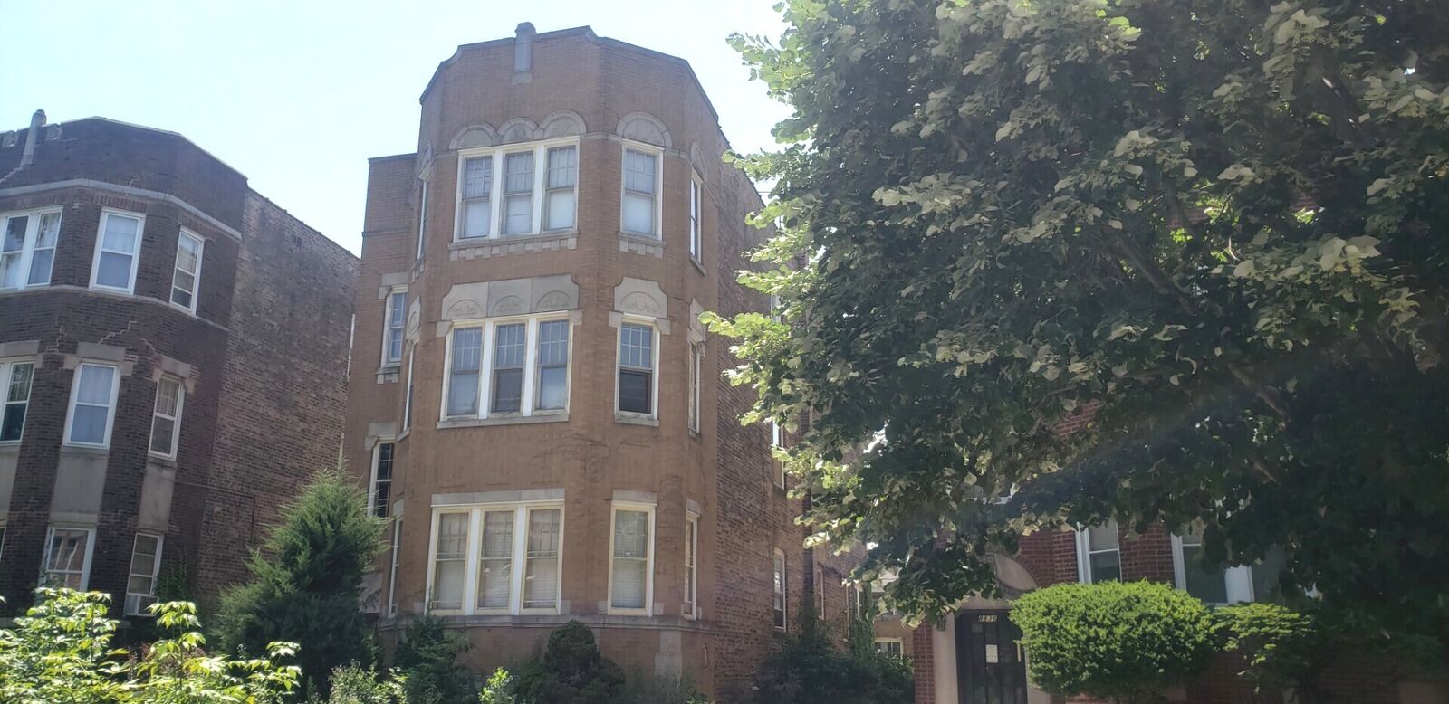 Property Photo: 8840 S Dante Avenue IL 60619