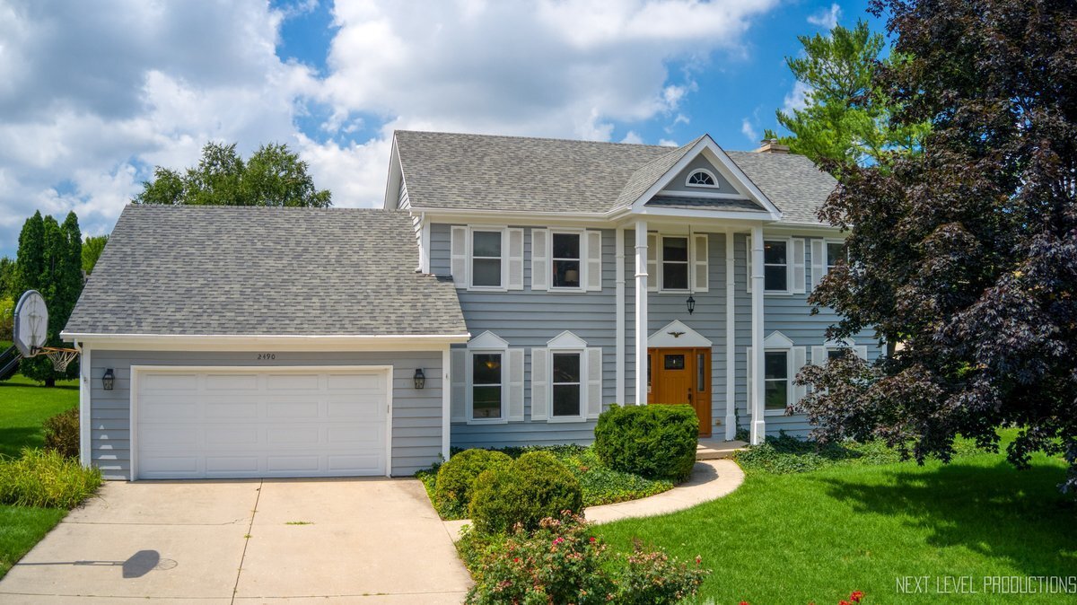 Property Photo: 2490 Lakeside Drive IL 60504