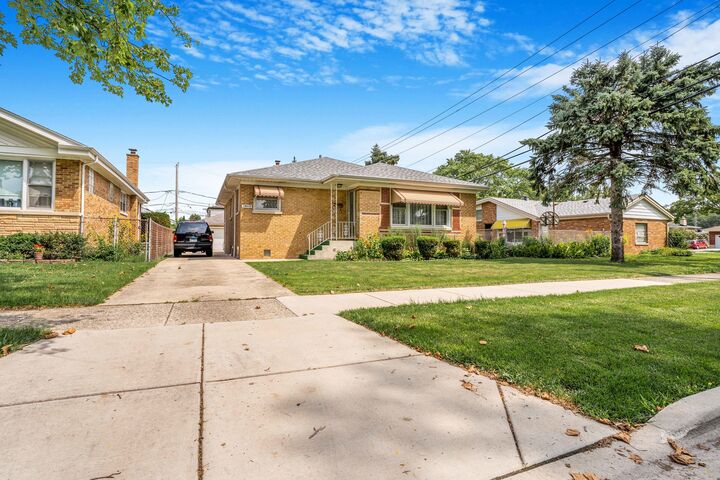 Property Photo: 10610 Essex Street IL 60154