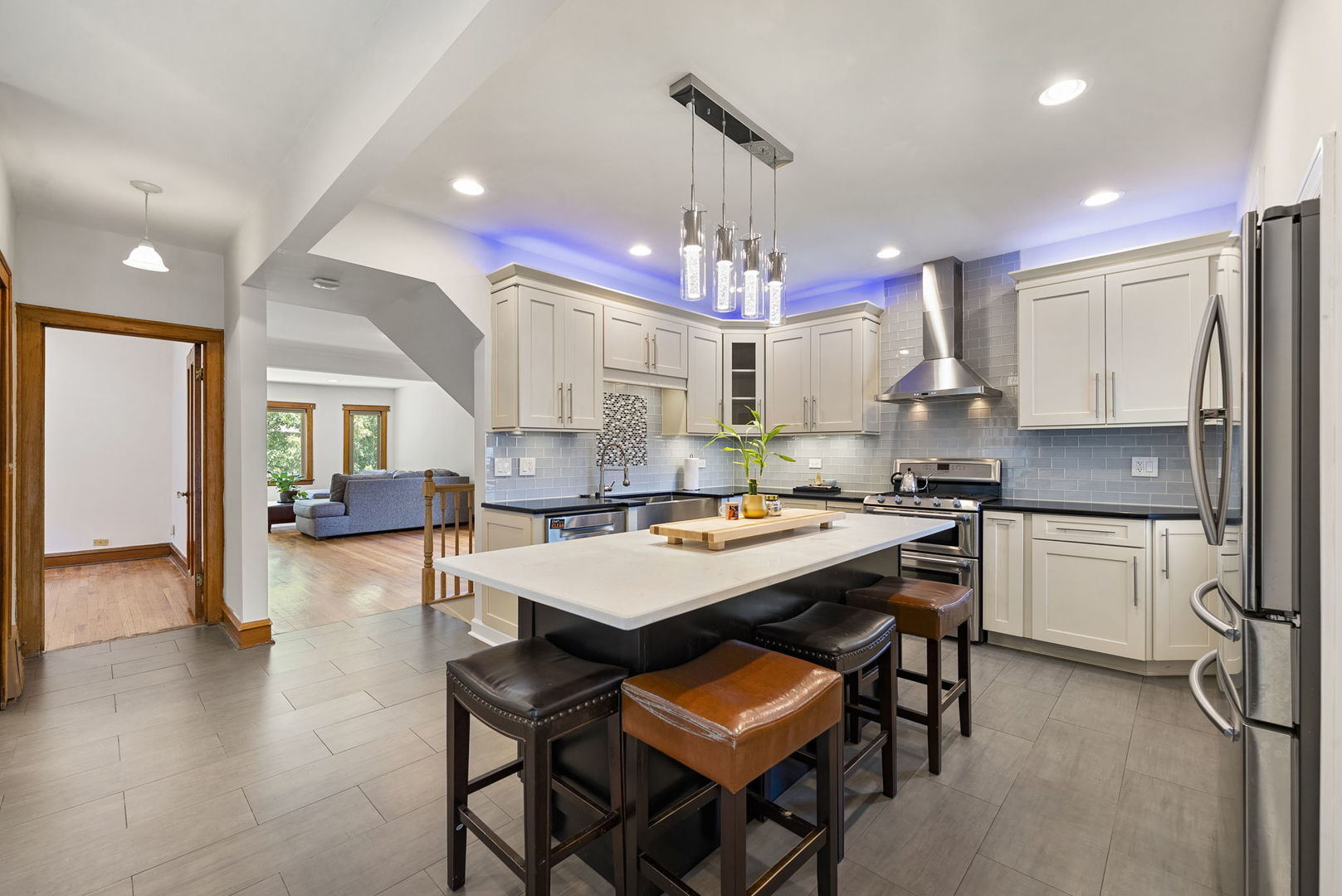 Property Photo:  5121 W Newport Avenue  IL 60641 