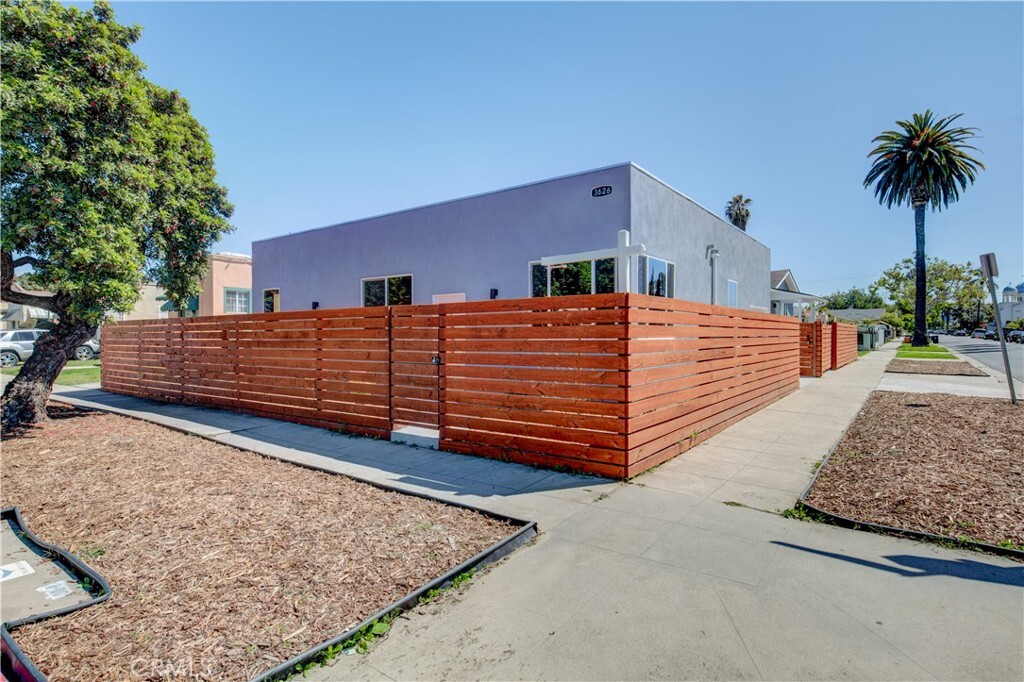 Property Photo: 3626 S Cimarron Street CA 90018