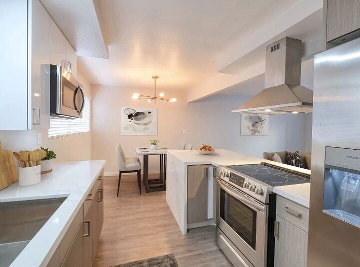 Property Photo:  1207 Beryl Street C  CA 90277 