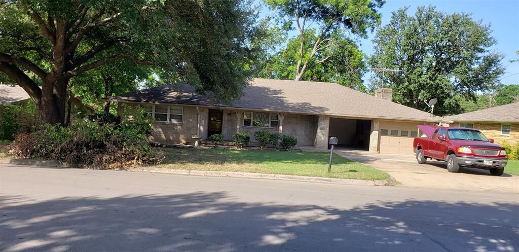 Property Photo: 4117 Big Bend Trail TX 76135