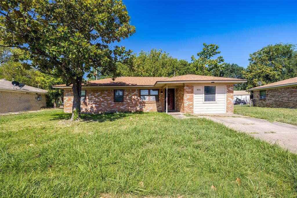 Property Photo:  806 Dalton Drive  TX 75407 