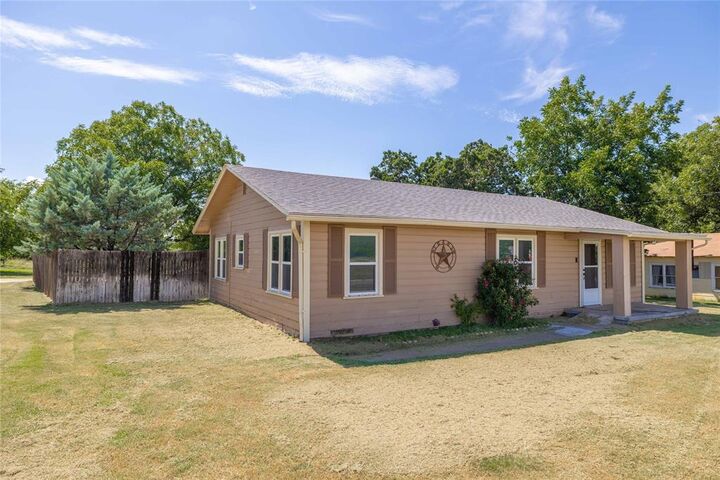 Property Photo: 19111 Highway 183 N TX 76857