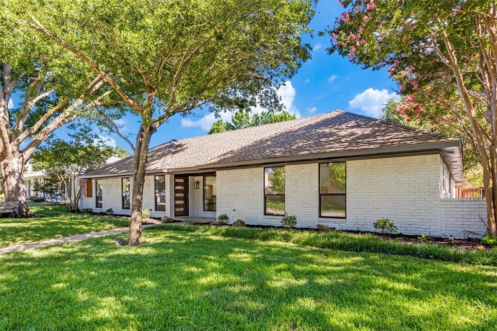 Property Photo: 17 Gettysburg Lane TX 75080