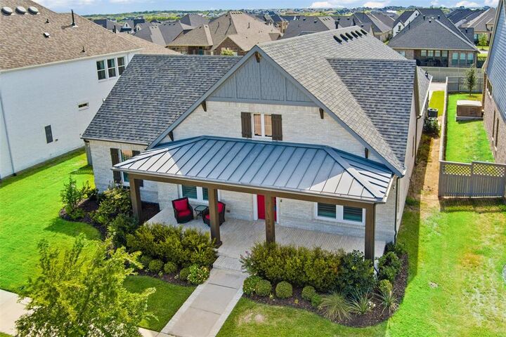 Property Photo: 1208 S Pecan Parkway TX 76247