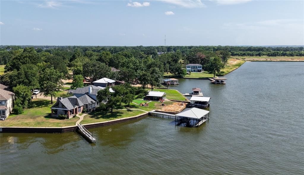 Property Photo:  2213 N Wind Drive  TX 75143 