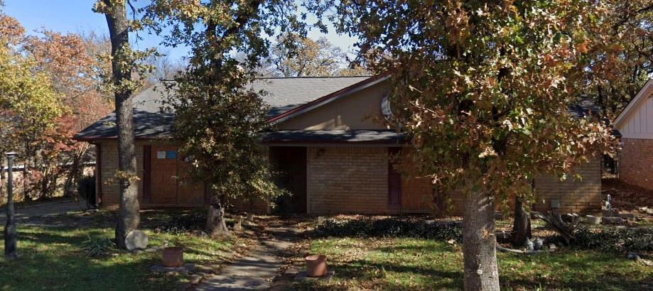 Property Photo: 420 Twin Creek Drive TX 76053
