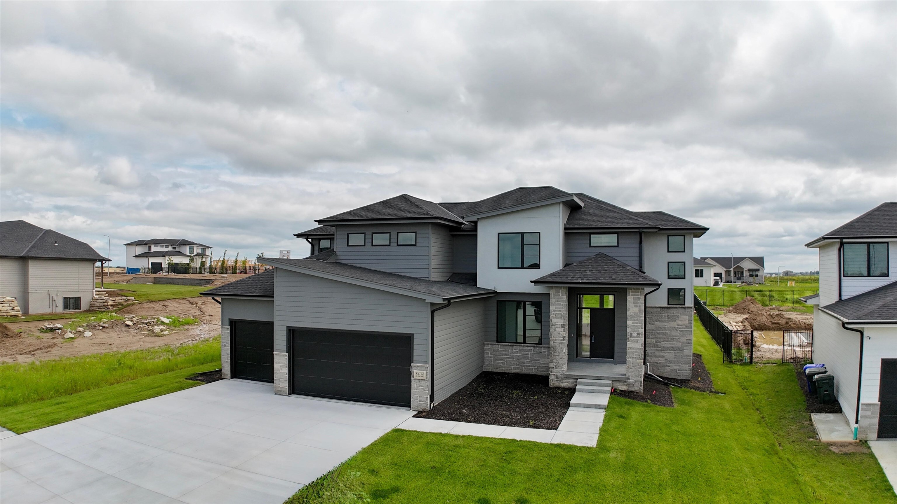 Property Photo:  5409 N 196th Avenue  NE 68022 