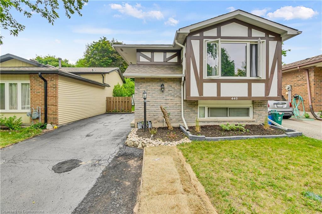 Photo de la propriété: 445 Drummerhill Crescent ON N2T 1G3