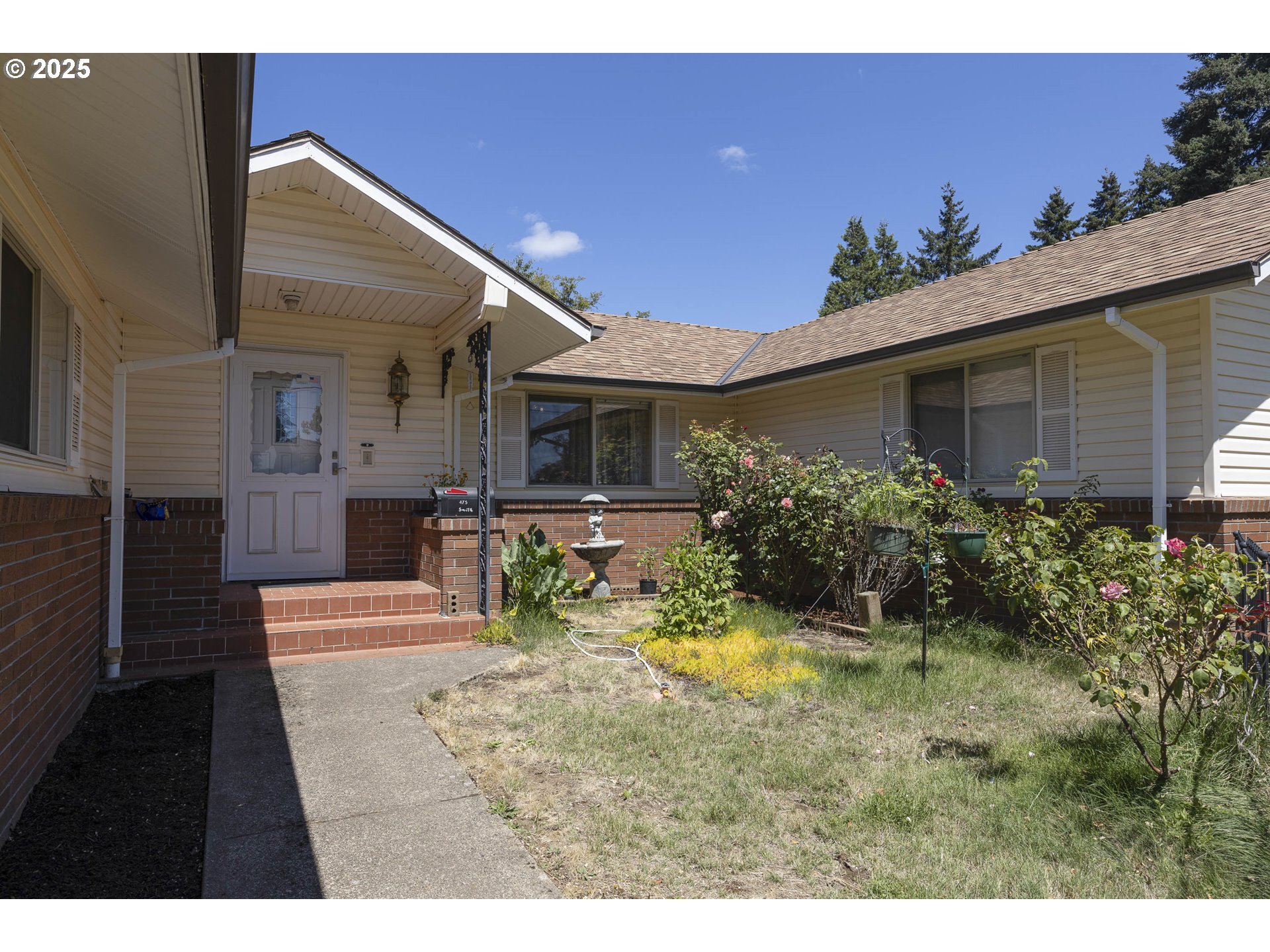Property Photo:  475 SW Monroe St  OR 97378 