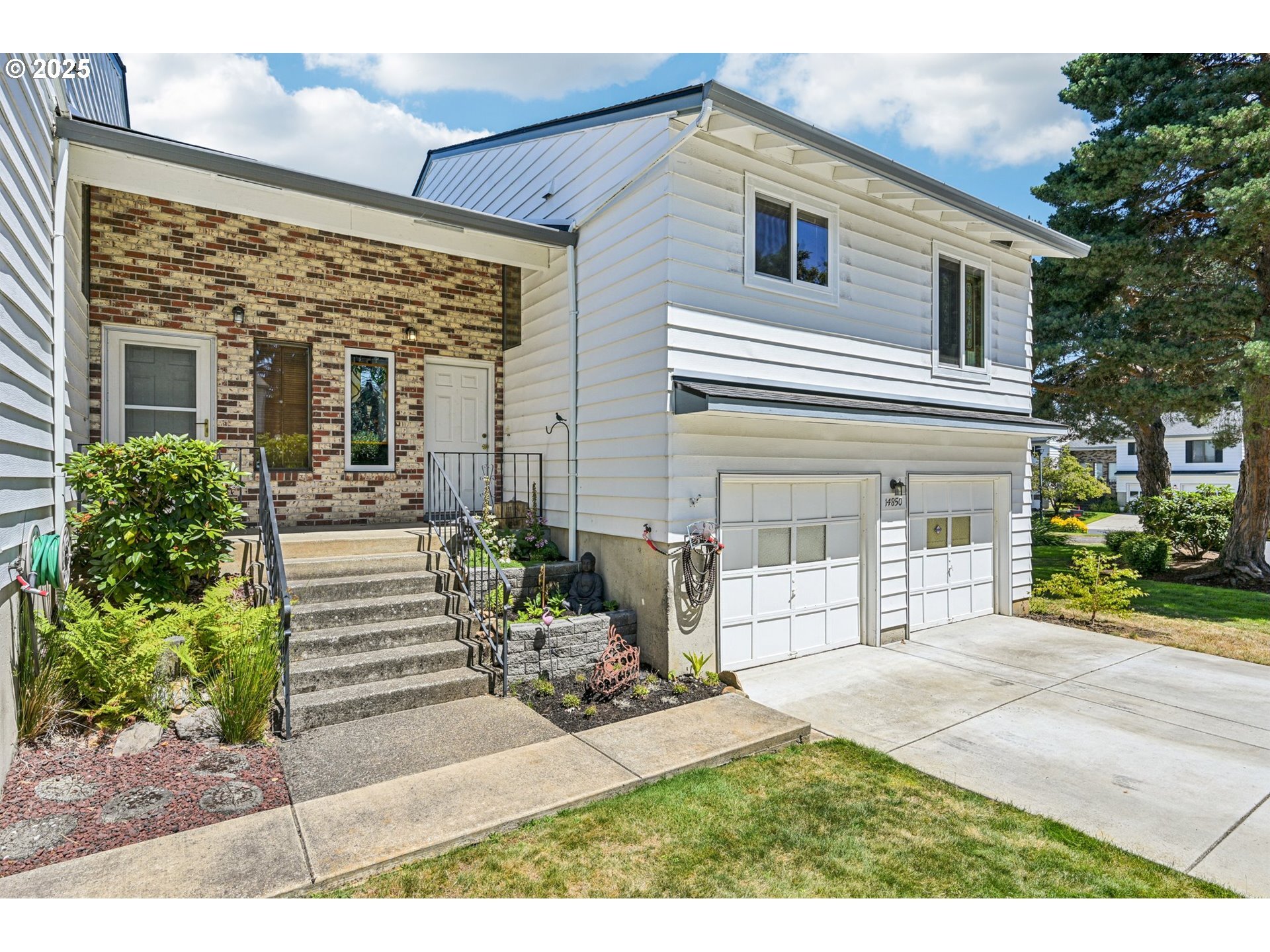Property Photo: 14850 NE Rose Pkwy OR 97230