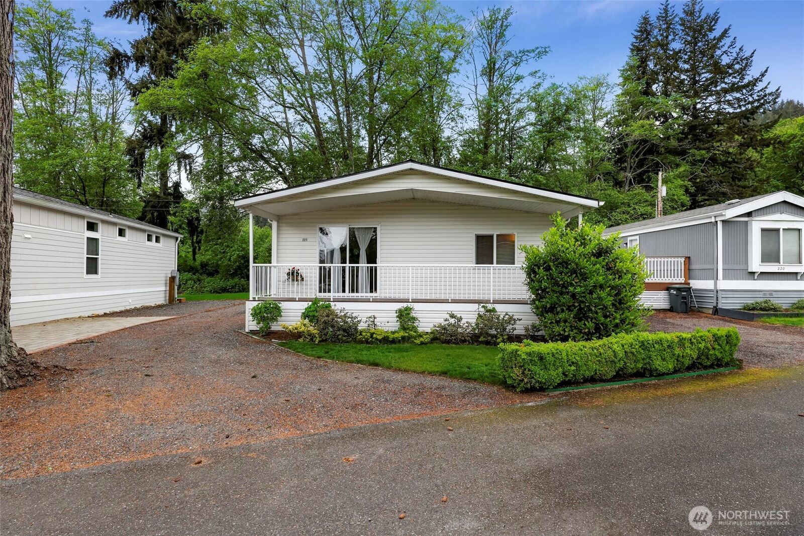 Property Photo: 921 Autumn Lane 221 WA 98229