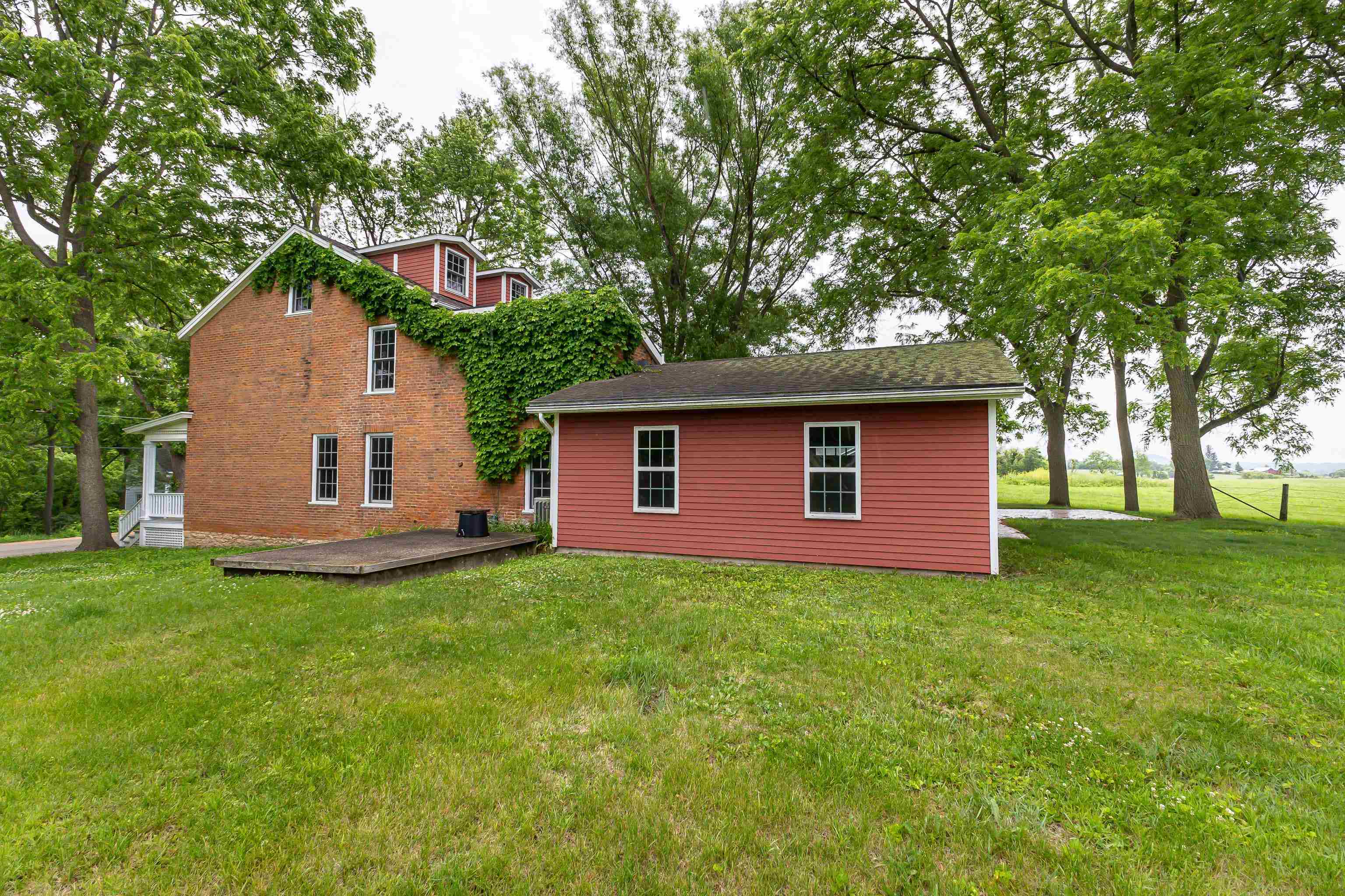 Property Photo: 708 Gear Street IL 61036