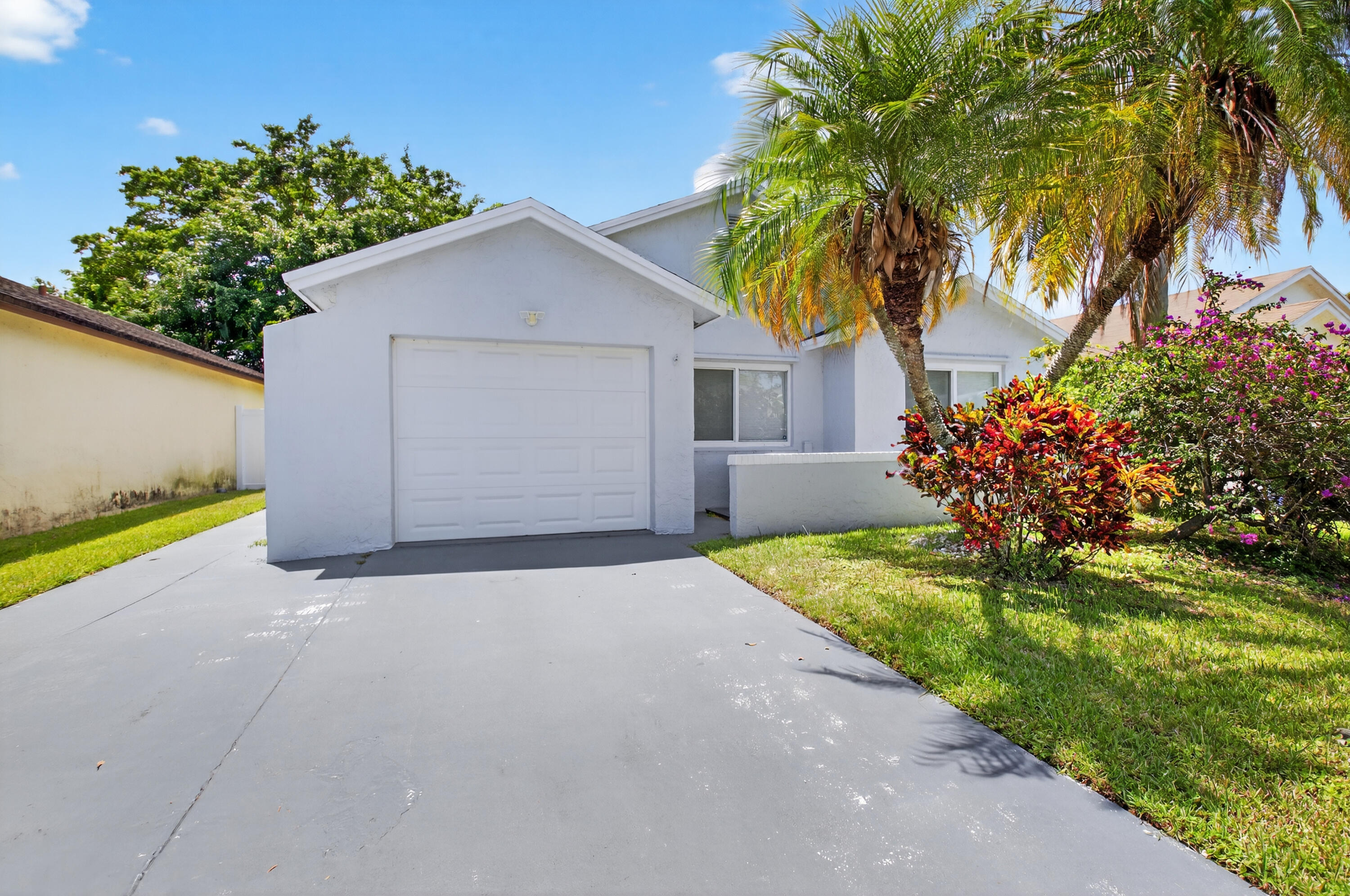 Property Photo:  9156 Pine Springs Drive  FL 33428 
