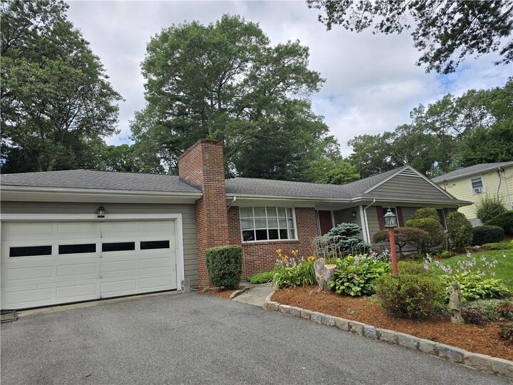 Property Photo:  25 Maplecrest Drive  RI 02828 
