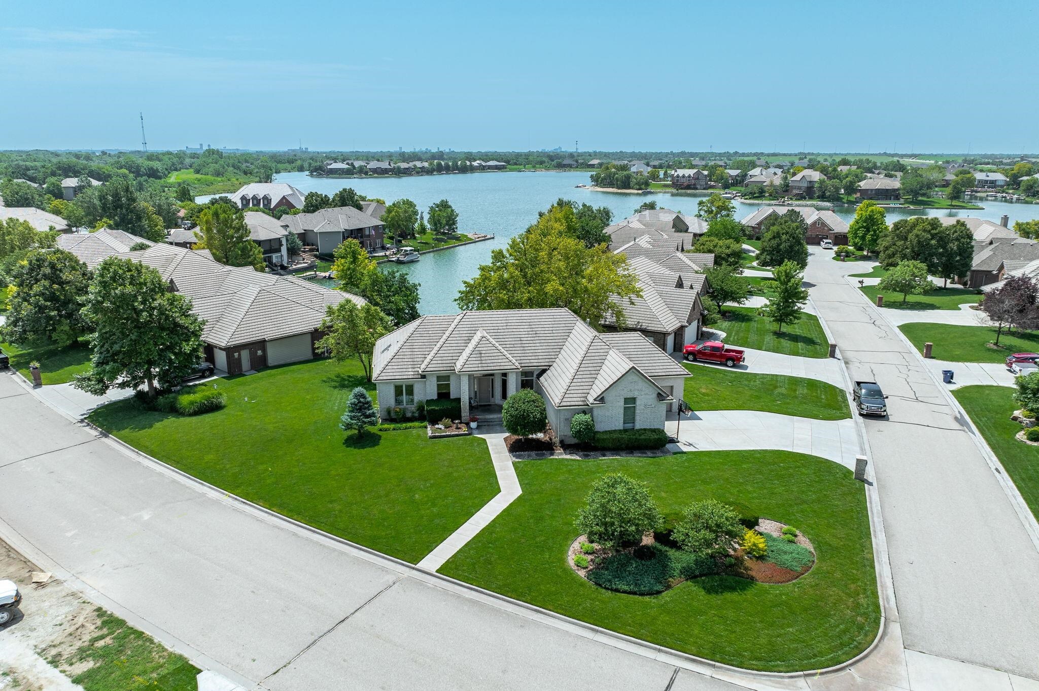 Property Photo: 2105 W Harborlight Ct KS 67204