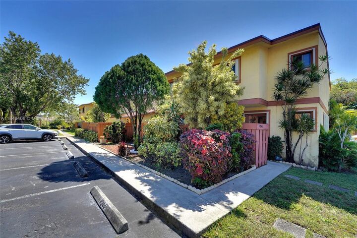 7777 Grande St  Sunrise FL 33351 photo