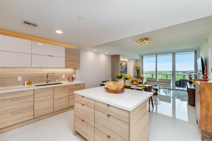 16385 Biscayne Blvd 1503  North Miami Beach FL 33160 photo