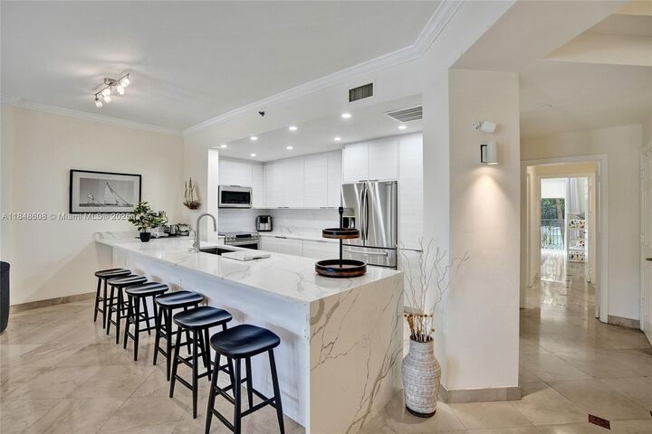 Property Photo: 3700 Island Blvd C206 FL 33160