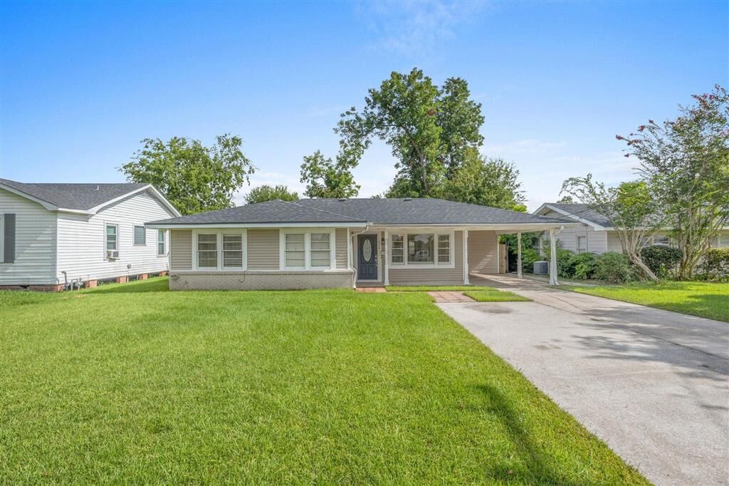 Property Photo:  606 W Lagrange Street W  LA 70605 