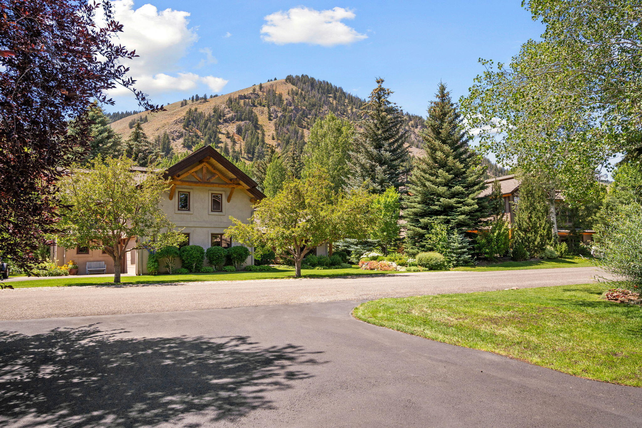 Property Photo: 900 Rocking Horse Rd ID 83340