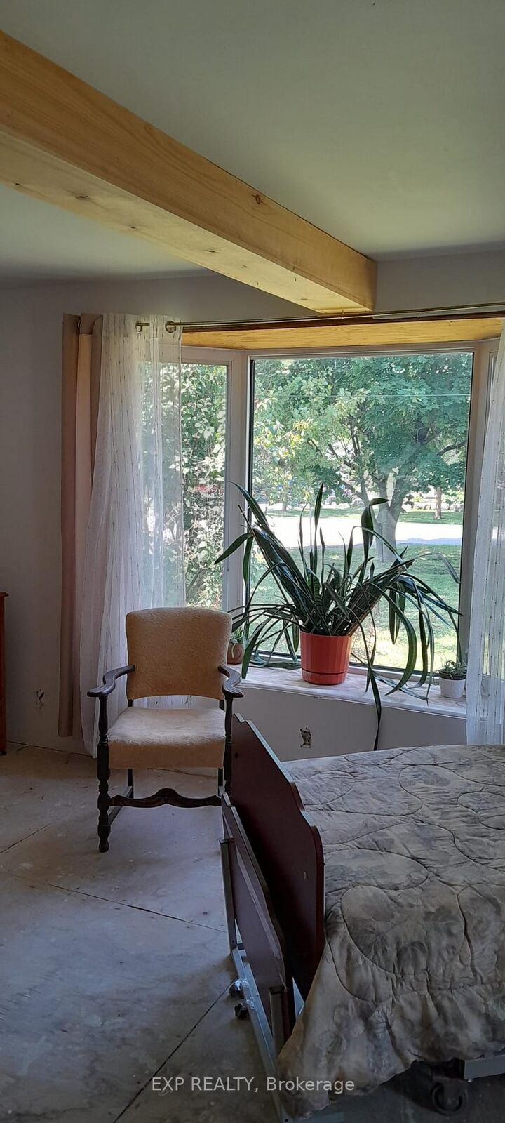 Property Photo:  330 Helena Street  ON L2A 4J8 