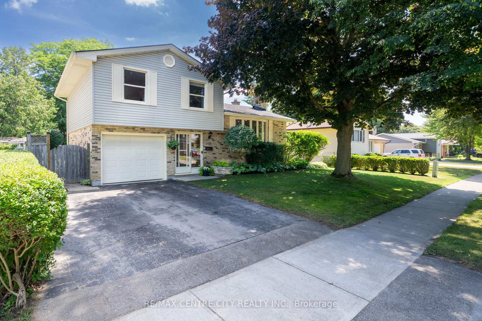 Property Photo:  1431 Stoneybrook Crescent  ON N5X 1C3 