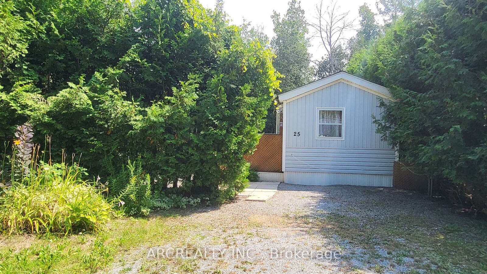 Property Photo: 25 Chickadee Court ON L0E 1N0