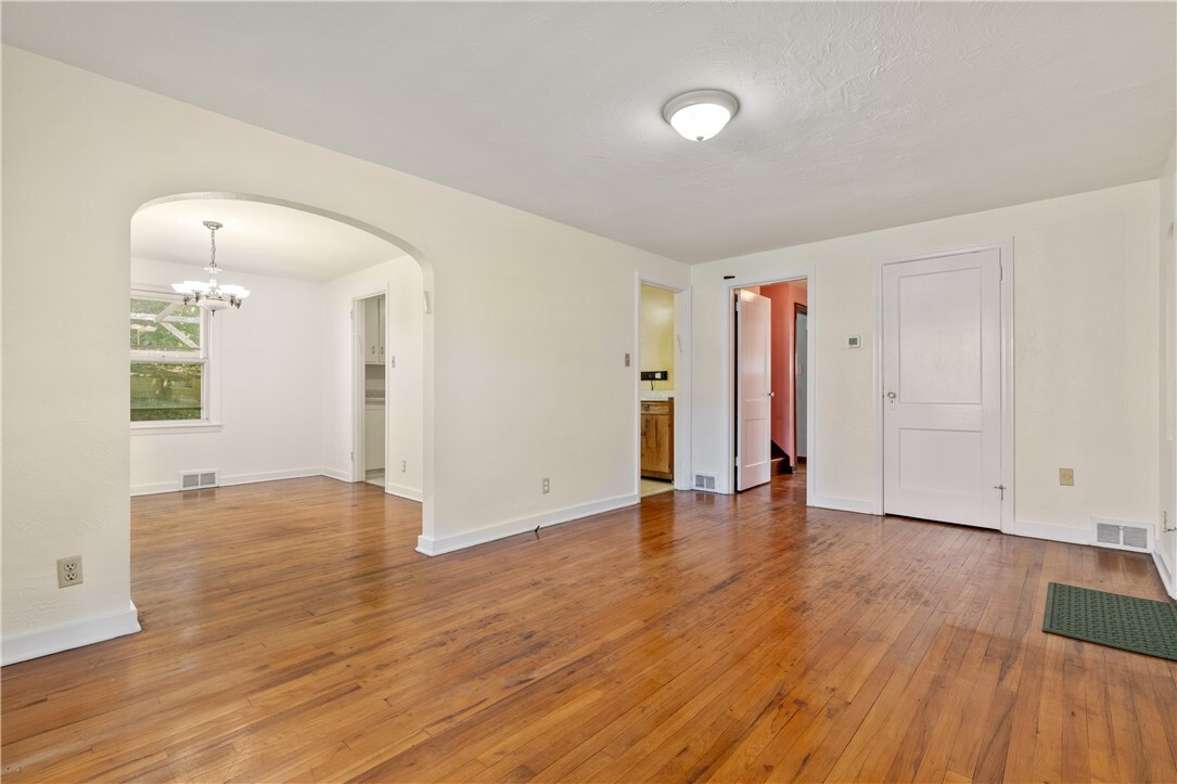 Property Photo: 669 Loretta PA 15217
