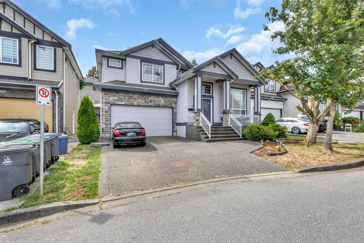 Photo de la propriété:  7119 148A Street  BC V3S 0X3 