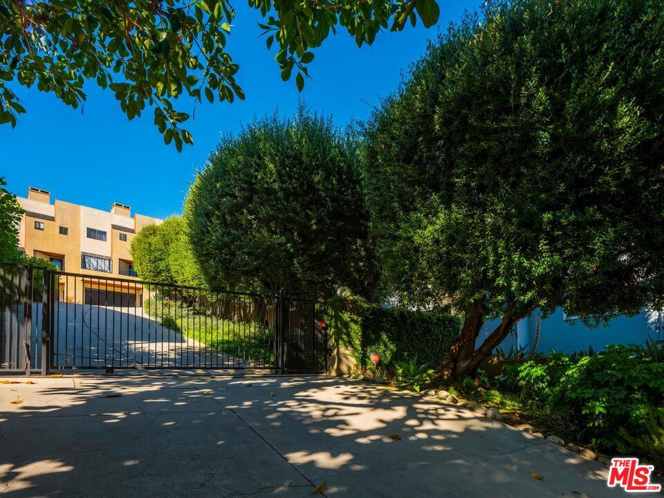 Property Photo:  3023 Berkeley Ave  CA 90026 