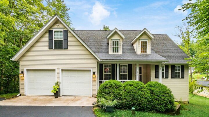 Property Photo:  275 Bridle Path Lane  OH 43023 