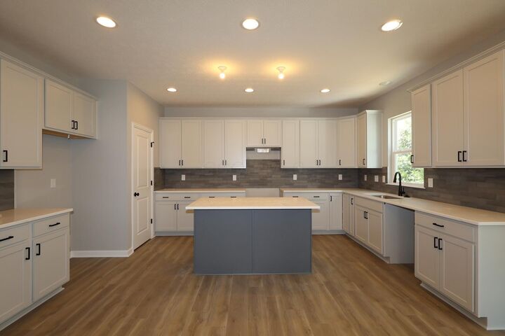 Property Photo: 214 Isleta Drive OH 43062